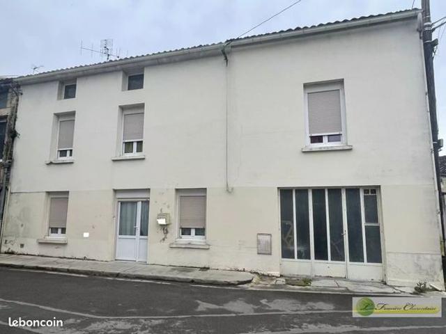 Maison vente à Confolens, Aigre