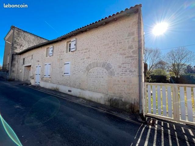 Maison vente à Saint-Jean-d'Angély, Les Touches-de-périgny