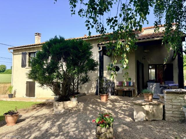 Maison vente à Confolens, Ruffec