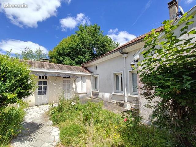 Maison vente à Nontron, Piégut-pluviers