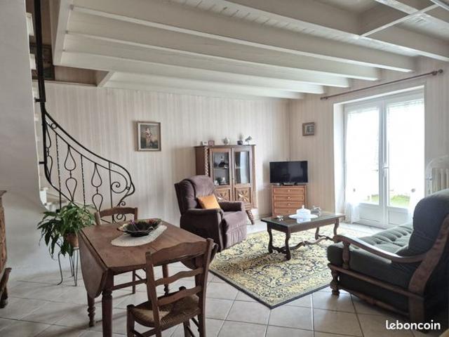 Maison vente à Confolens, Aigre
