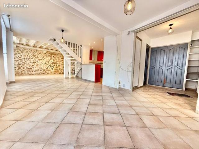 Maison vente à Melun, Guignes