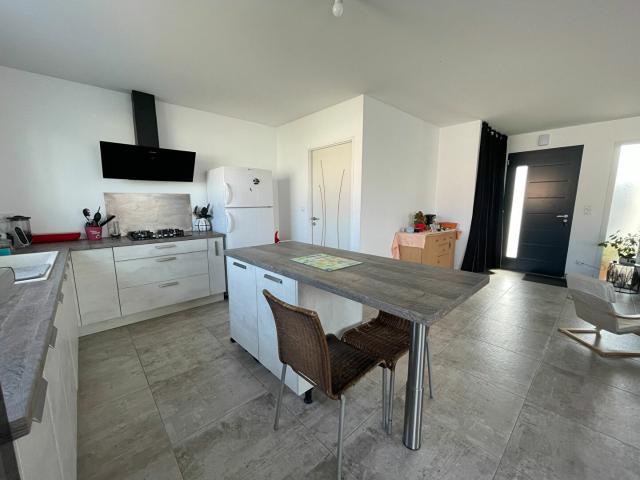 Maison vente à La Rochelle, Ferrières