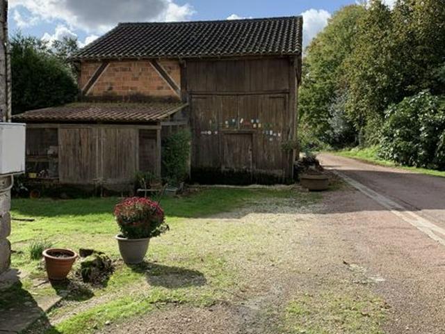 Maison vente à Nontron, Champs-romain