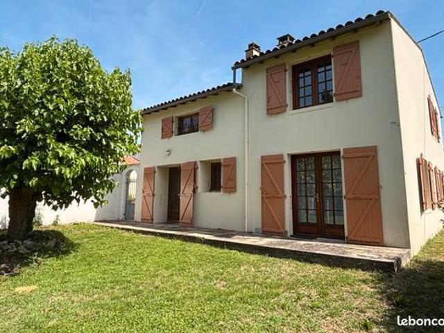 Maison vente à Saint-Jean-d'Angély, Bords
