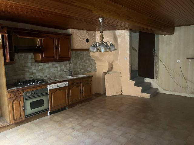 Maison vente à Saint-quentin-la-poterie