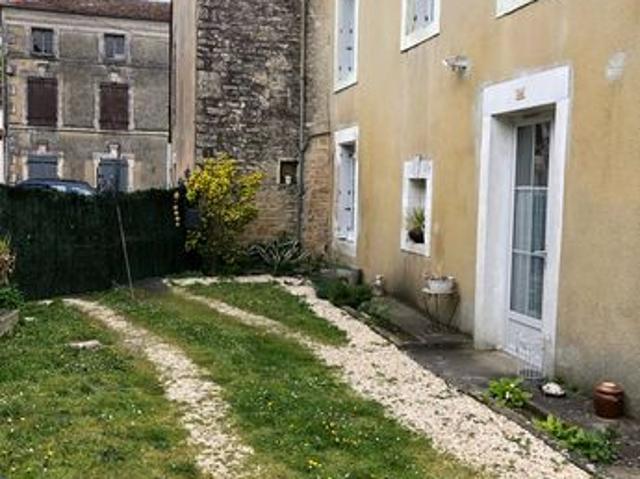 Maison vente à Confolens, Villefagnan