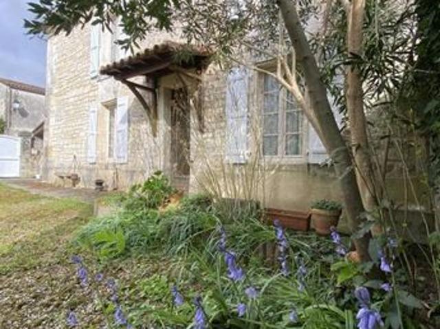 Maison vente à Cognac, Saint-même-les-carrières