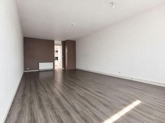 Maison vente à Lille, Croix