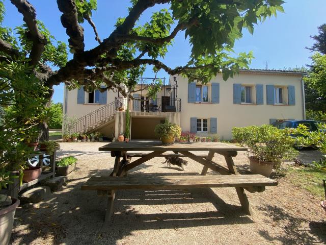 Maison vente à Carpentras, Caderousse