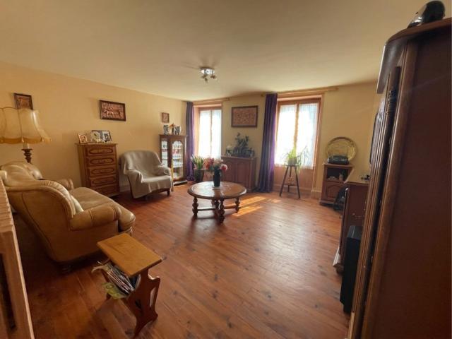 Maison vente à Riom, Giat