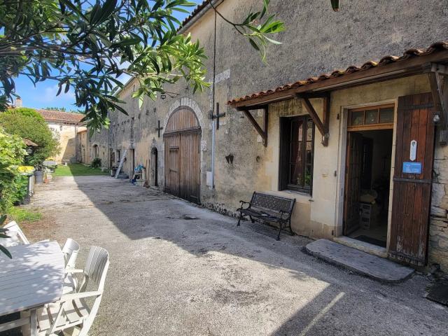 Maison vente à Confolens, Courcôme