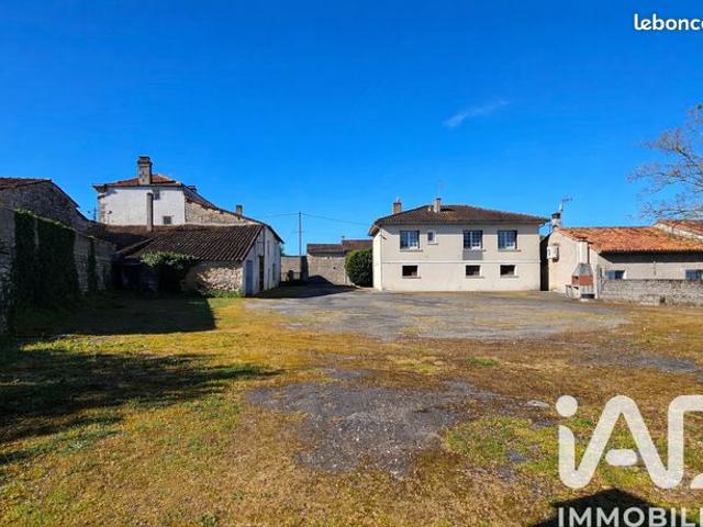 Maison vente à Confolens, Juillé