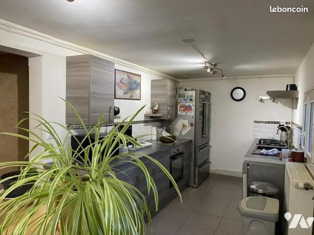 Maison vente à Angers, Baracé