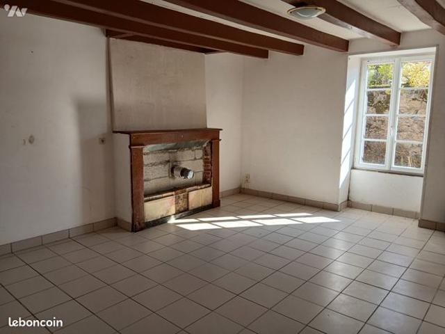 Maison vente à Bressuire, Largeasse