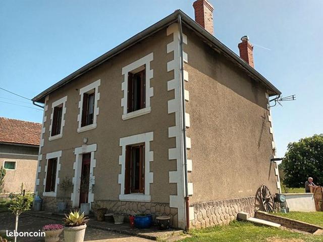 Maison vente à Confolens, Pleuville