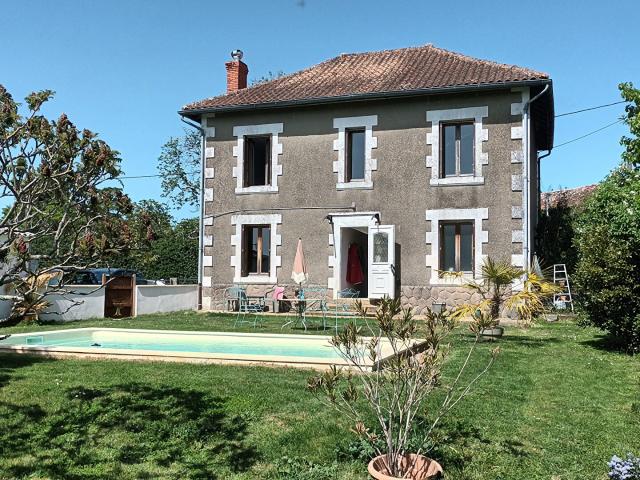 Maison vente à Confolens, Pleuville