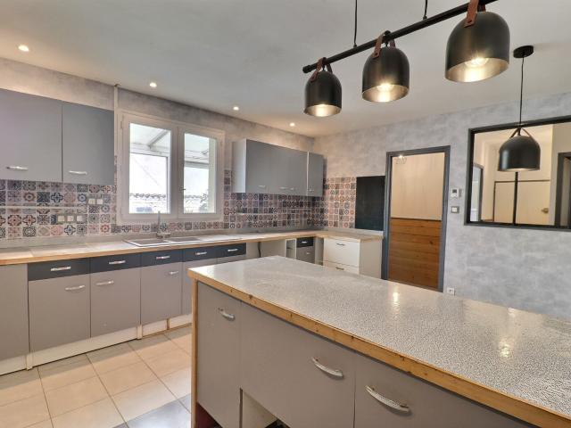 Maison vente à Rochefort, Saint-georges-du-bois