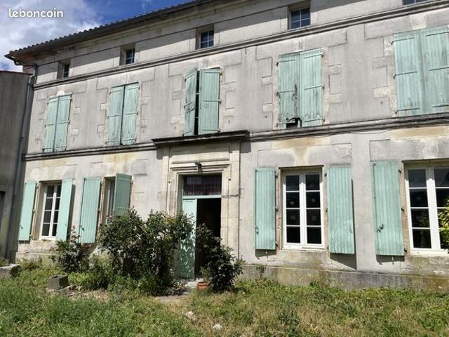 Maison vente à Saint-Jean-d'Angély, Macqueville
