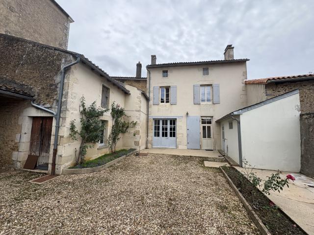 Maison vente à Montmorillon, Gençay
