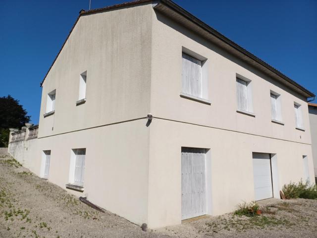 Maison vente à Confolens, Aigre