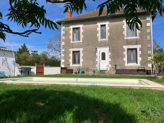 Maison vente à Pleuville, Charente