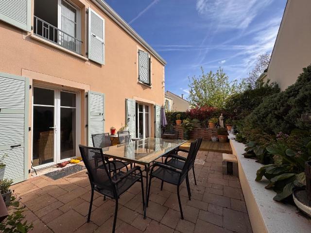Maison vente à Versailles, Plaisir