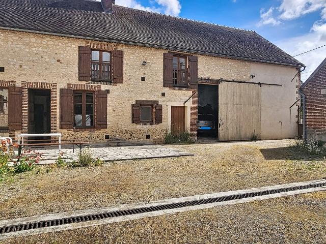 Maison vente à Le Grand Longueron, Champlay