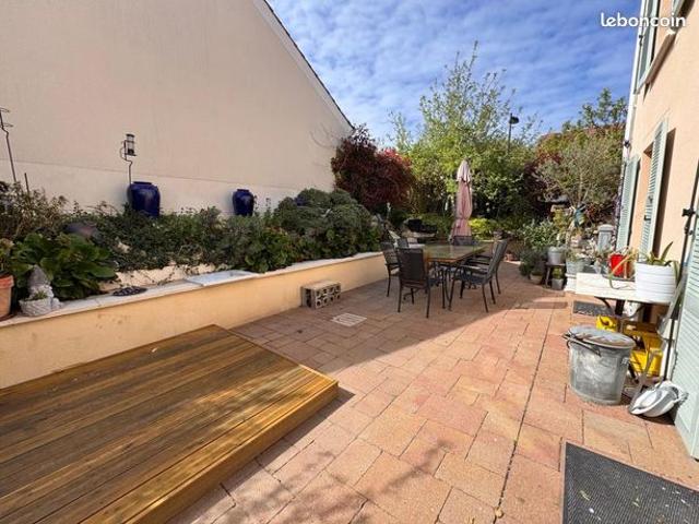 Maison vente à Versailles, Plaisir