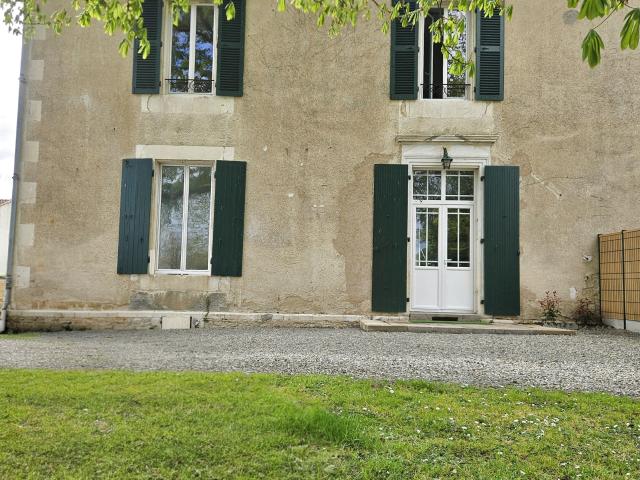 Maison vente à Fontenay-le-Comte, Champagné-les-marais
