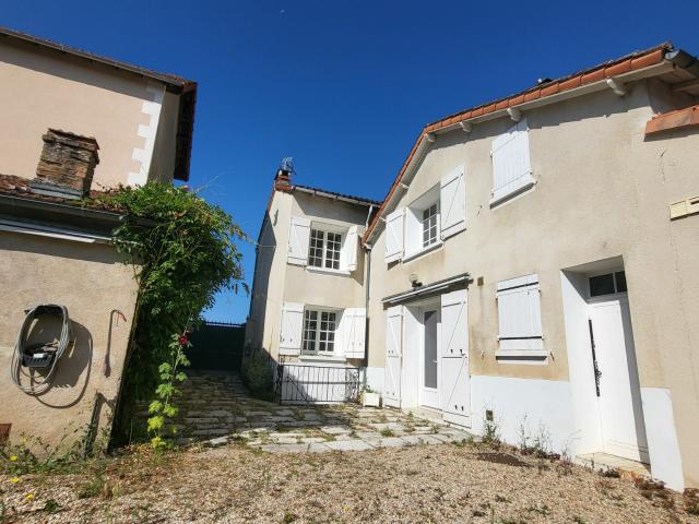 Maison vente à Montmorillon, Lussac-les-châteaux