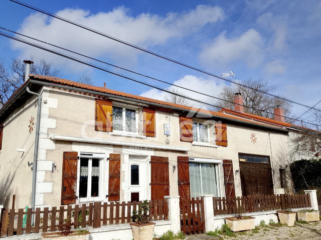 Maison vente à Confolens, Tessonnière