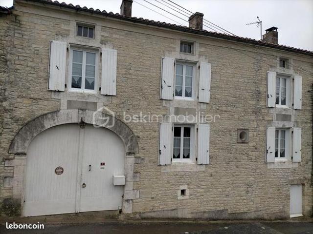 Maison vente à Confolens, Coulonges