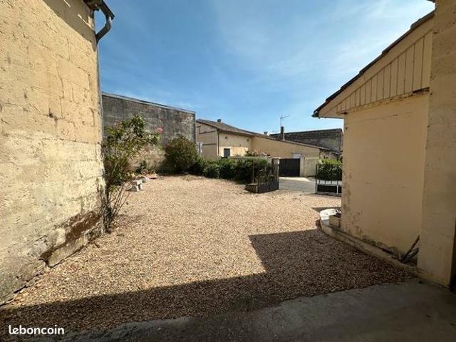 Maison vente à Confolens, Abzac