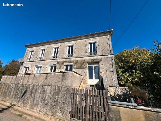 Maison vente à Confolens, La Chapelle