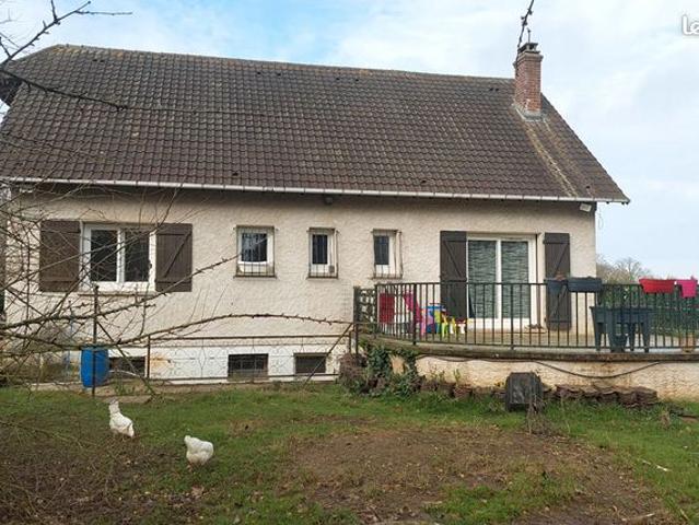 Maison vente à Évreux, L'habit
