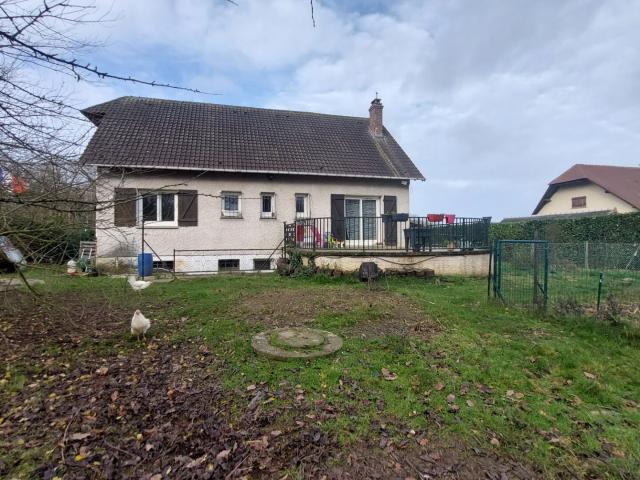 Maison vente à Évreux, L'habit