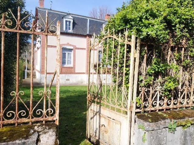Maison vente à Clamecy, Montreuillon