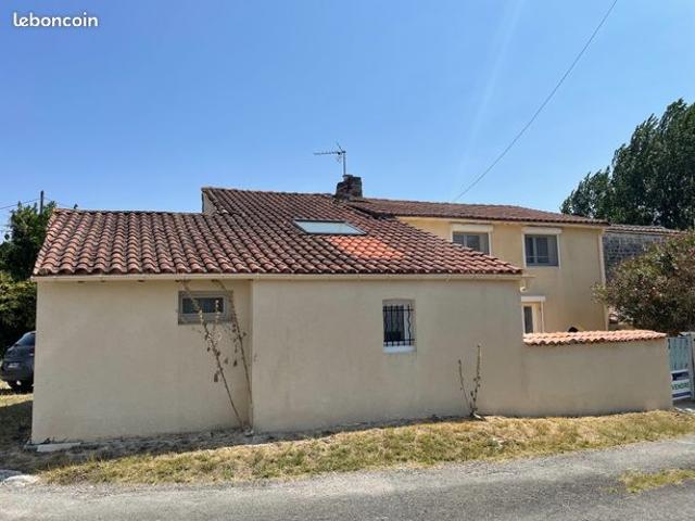 Maison vente à Saint-Jean-d'Angély, Saint-savinien