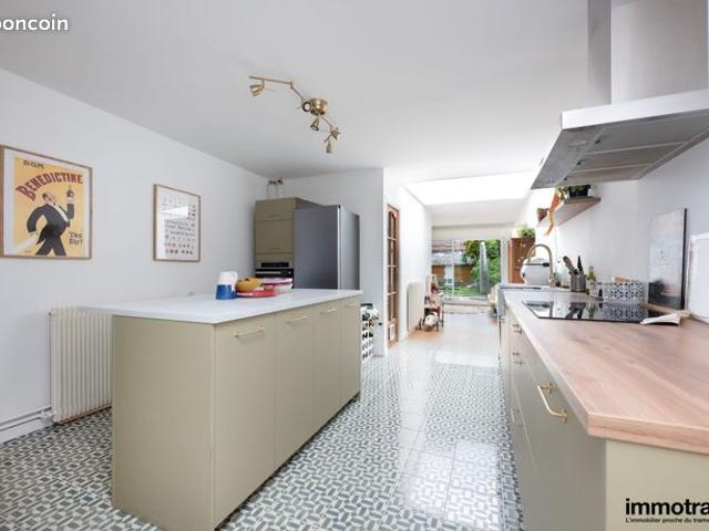 Maison vente à Lille, Croix