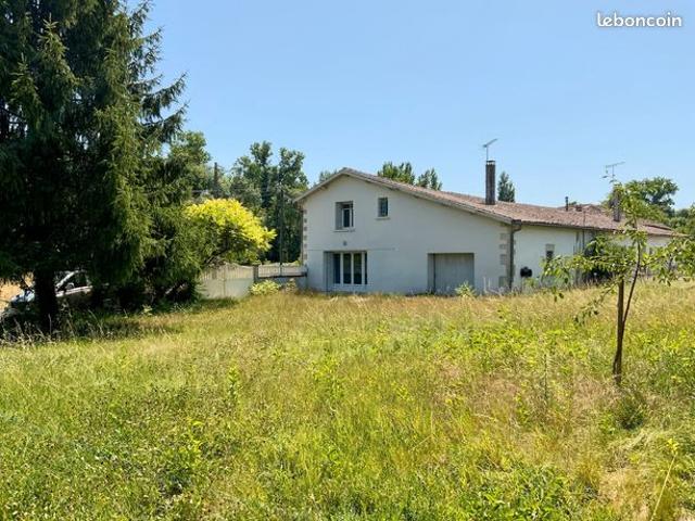 Maison vente à Cognac, Salles-d'angles