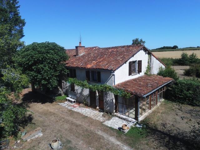 Maison vente à Confolens, Champagne-mouton