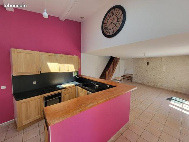 Maison vente à Cognac, Salles-d'angles