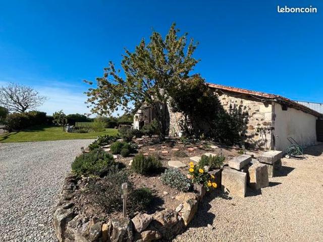 Maison vente à Confolens