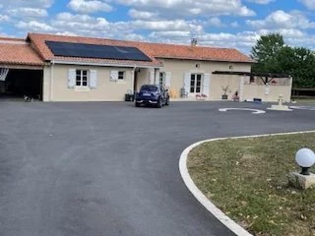 Maison vente à Confolens, Tessonnière