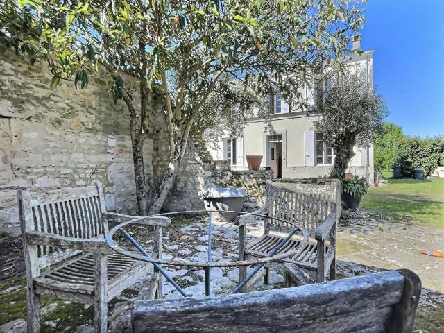 Maison vente à Saintes, La Vallée