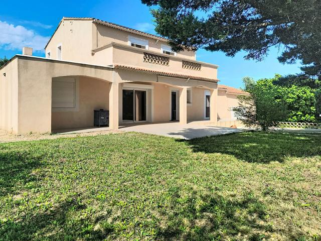 Maison vente à Nîmes, Domazan