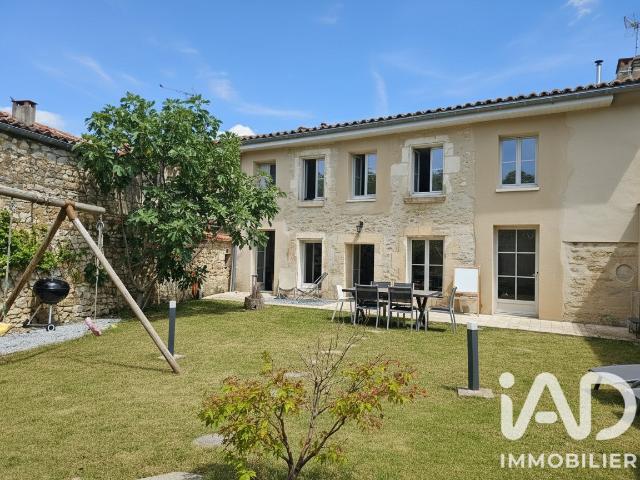 Maison vente à La Rochefoucauld, La Rochefoucauld-en-Angoumois