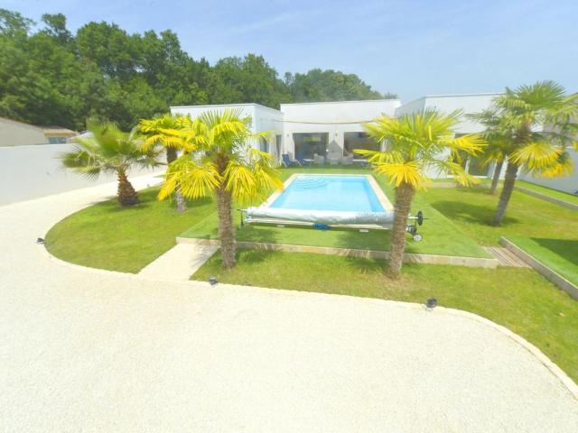 Maison vente à Saintes, Médis