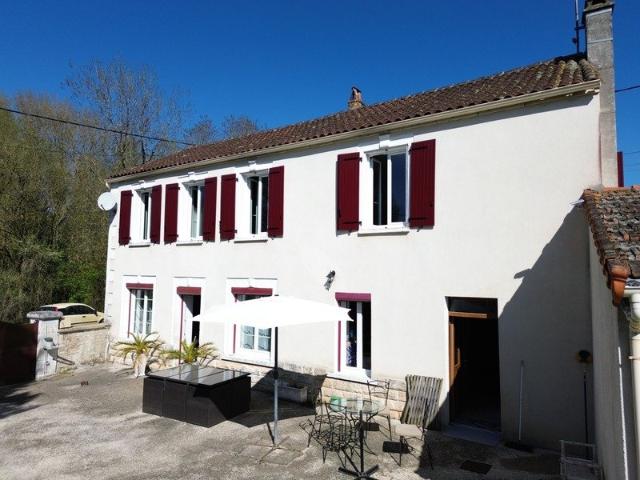 Maison vente à Confolens, Luxé